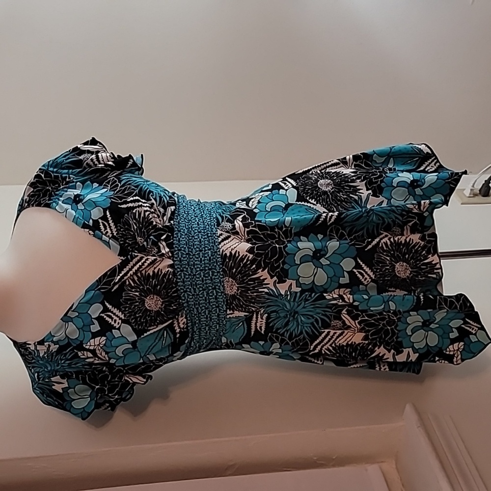 Women's peplum floral top size small